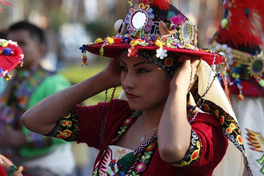 Centenares de personas se dan cita en la octava edición del Carnaval de Ruzafa, que se celebra este sábado 24 de febrero y que se alarga hasta casi la medianoche.
