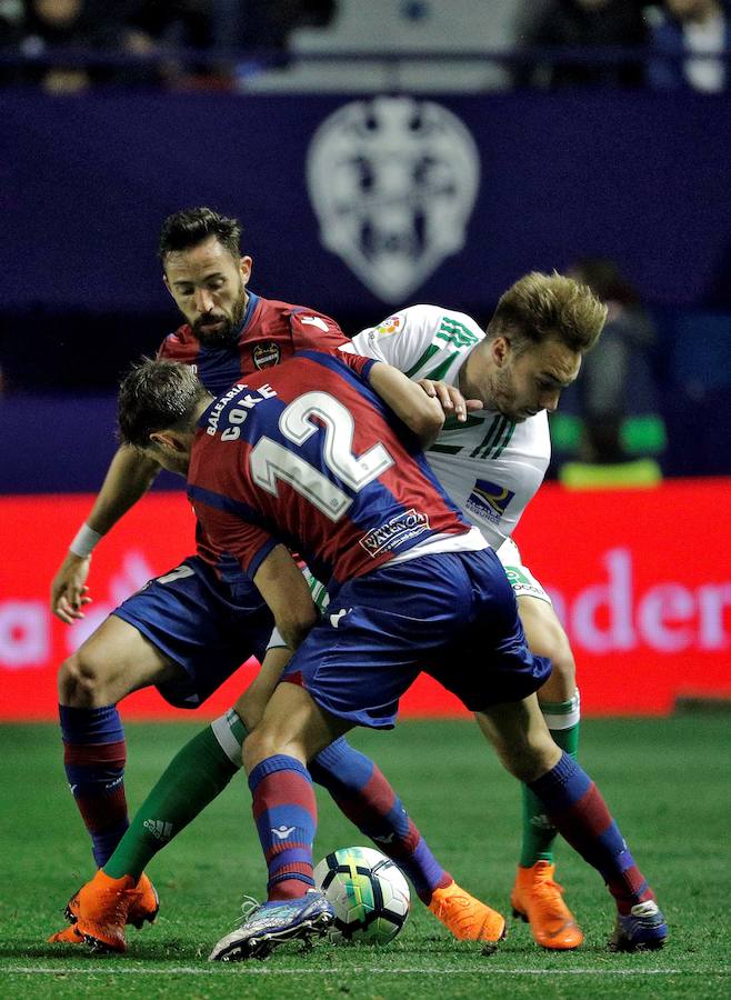 Estas son las imágenes que deja el partido de Liga en el Ciutat de València