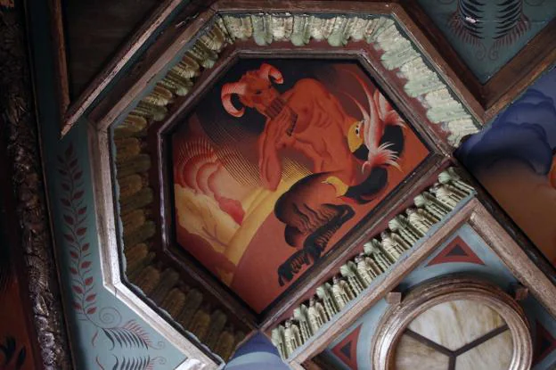 La obra de Renau es el único fresco del artista valenciano que se conserva en la ciudad. 