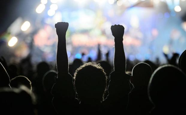 Asistentes al festival de Glastonbury. 