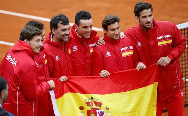 El equipo español de Copa Davis, tras la victoria contra Gran Bretaña.