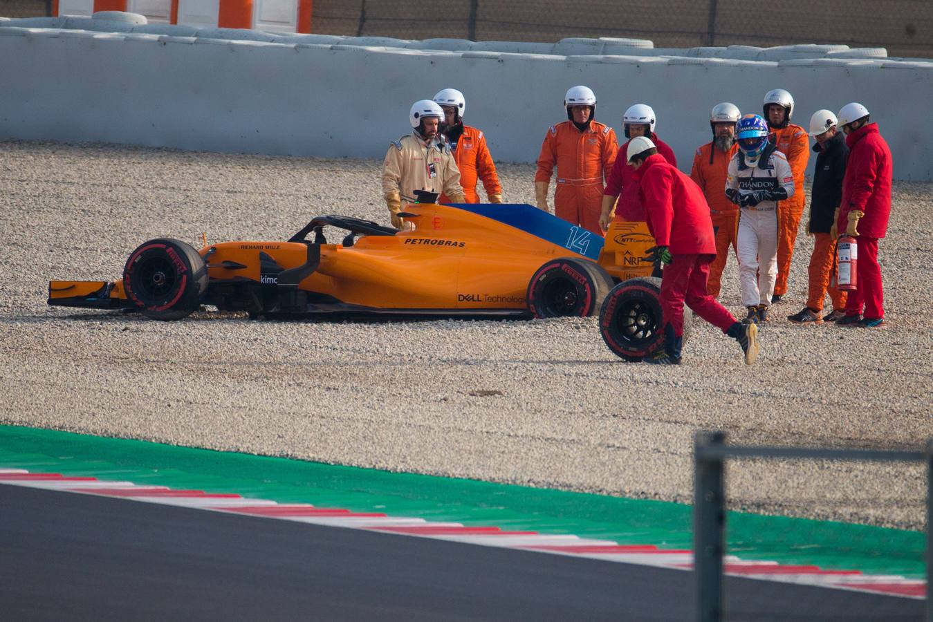 Fernando Alonso está probando su MCL33 en los primoers test de la temporada en el circuito de Montmeló.