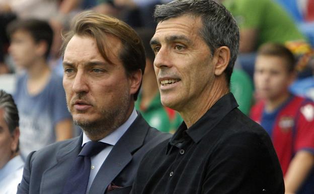 Quico Catalán y Muñiz, antes de un partido del Levante UD.