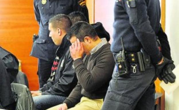 Los tres primeros acusados por el crimen, en el juicio celebrado en 2011.