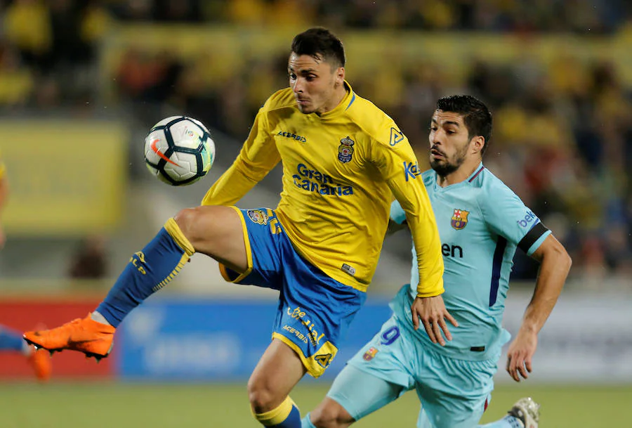 Inesperado empate en Las Palmas del Barcelona antes de recibir al Atlético. La distancia con el segundo es ahora de cinco puntos en la clasificación. Mal partido de los azulgrana donde Calleri igualó el gol de Messi desde el punto de penalti.