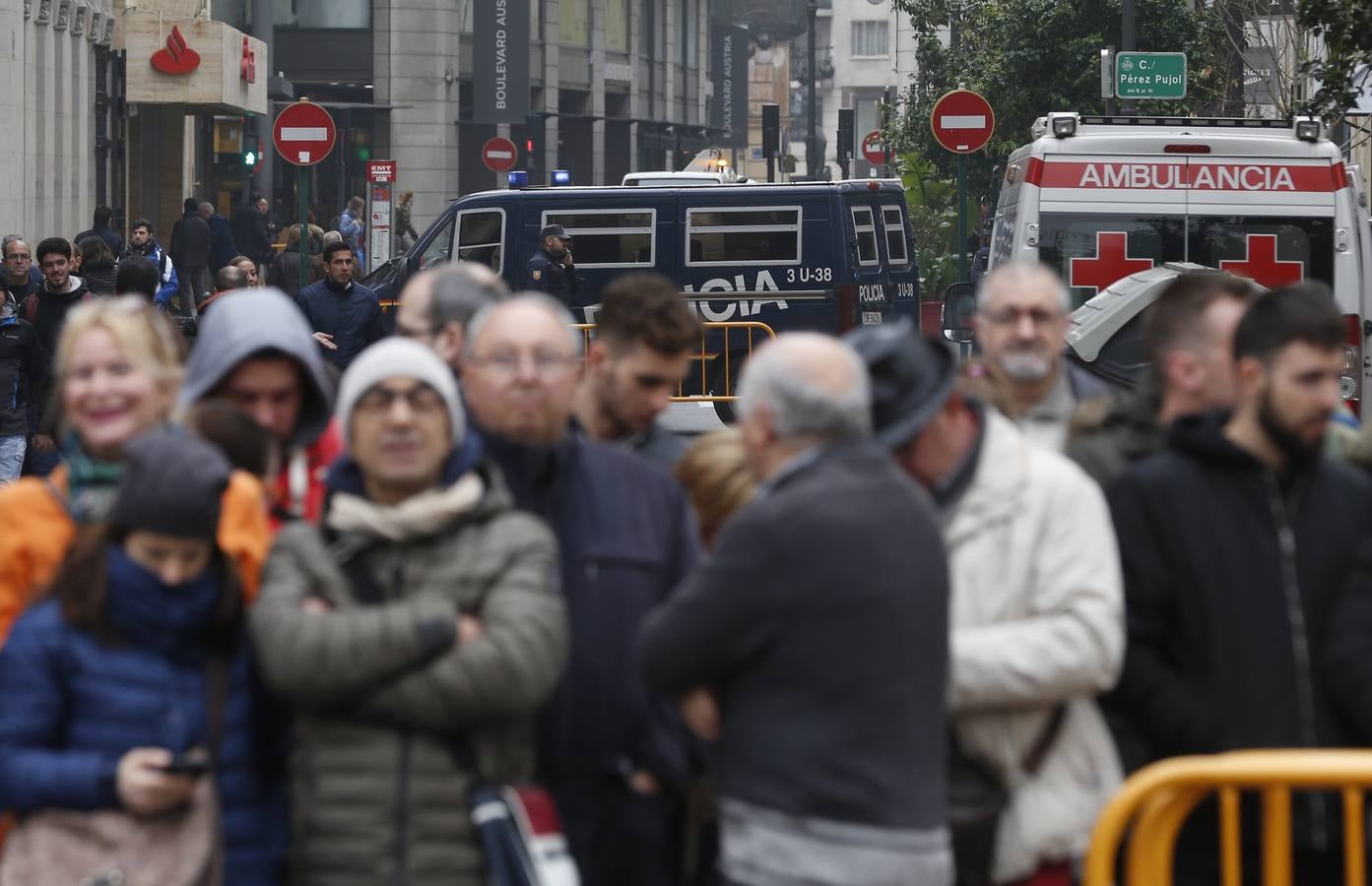 Pirotecnia Peñarroja ofrece un espectáculo clásico, contundente y completo que abre el calendario de disparos en la plaza del Ayuntamiento