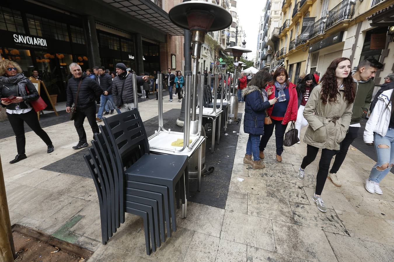 Pirotecnia Peñarroja ofrece un espectáculo clásico, contundente y completo que abre el calendario de disparos en la plaza del Ayuntamiento