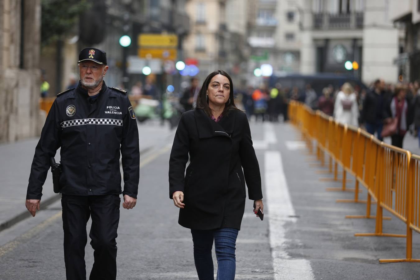 Pirotecnia Peñarroja ofrece un espectáculo clásico, contundente y completo que abre el calendario de disparos en la plaza del Ayuntamiento