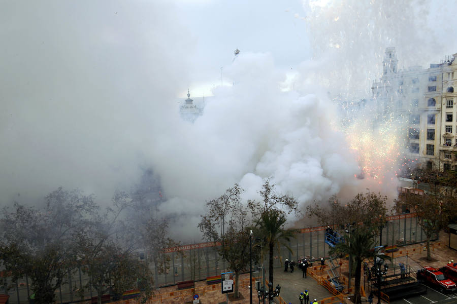 Fotos: Fotos de la mascletà del 2 de marzo a cargo de Pirotecnia Zaragozana