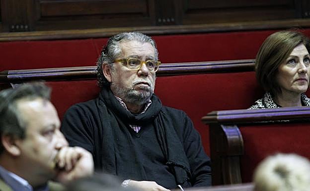 El concejal de Hacienda, Ramón Vilar, en el hemiciclo del Ayuntamiento