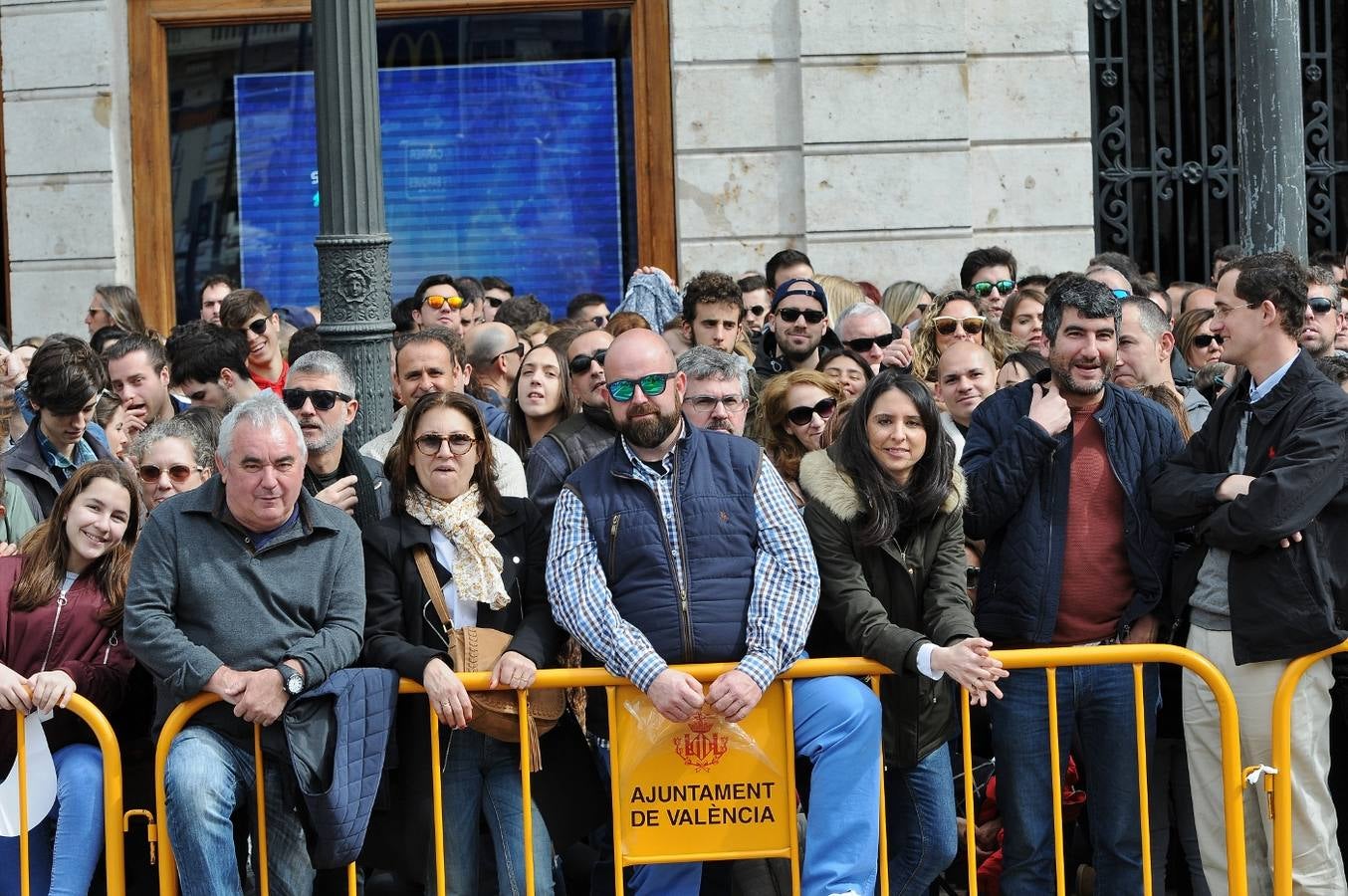 Fotos: Búscate en la mascletà de hoy, sábado 3 de marzo, disparada por Vulcano