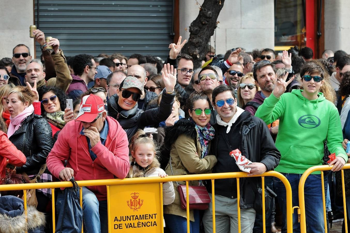 Fotos: Búscate en la mascletà de hoy, sábado 3 de marzo, disparada por Vulcano