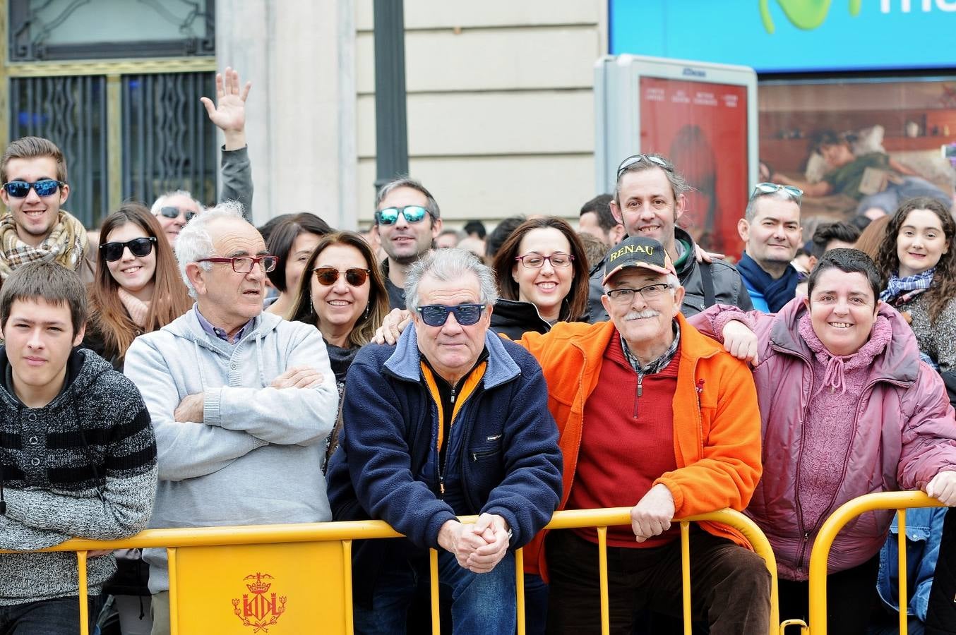 Fotos: Búscate en la mascletà de hoy, sábado 3 de marzo, disparada por Vulcano