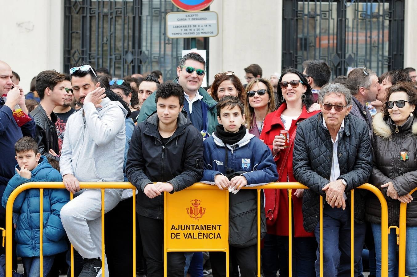 Fotos: Búscate en la mascletà de hoy, sábado 3 de marzo, disparada por Vulcano