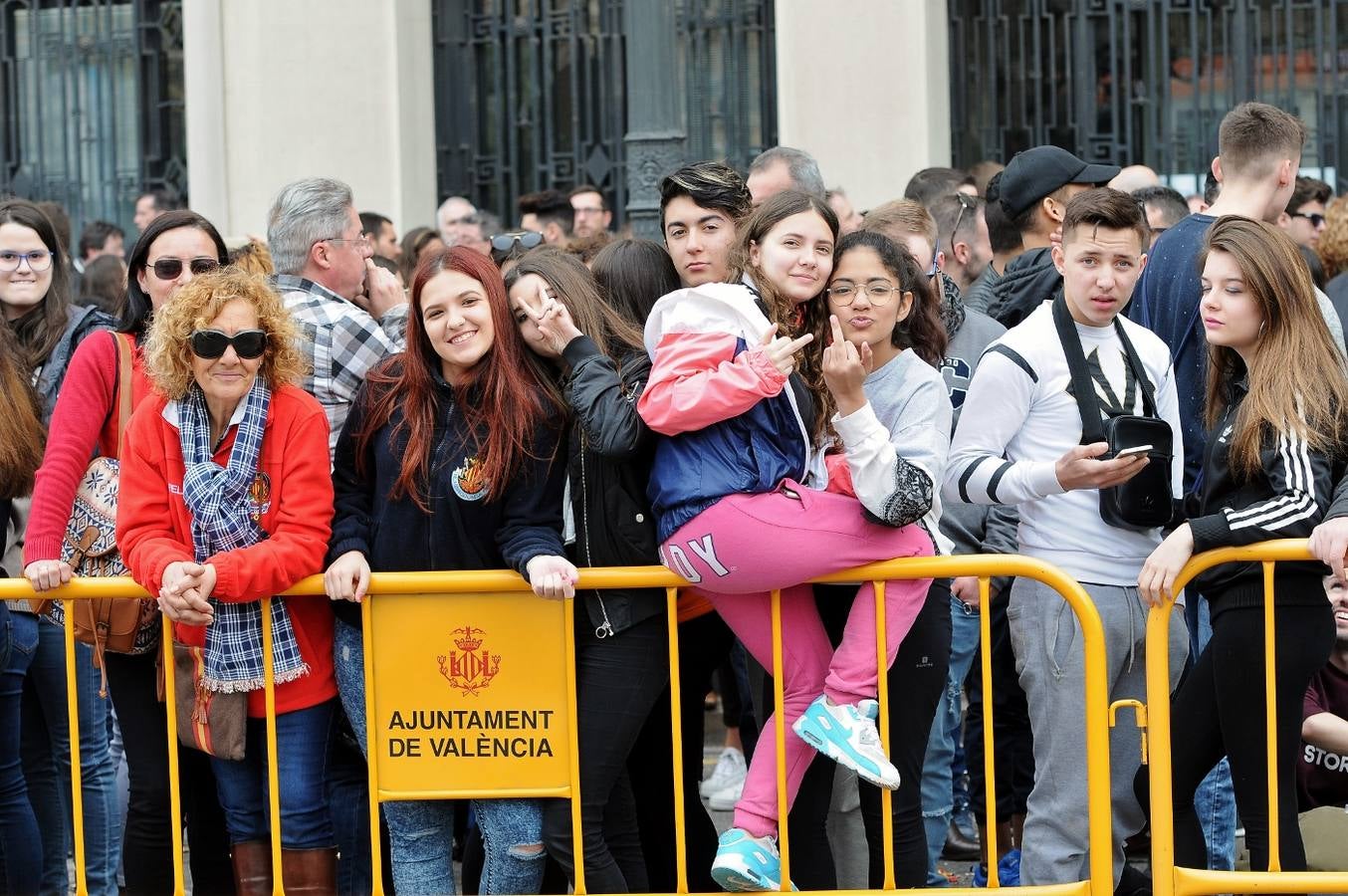 Fotos: Búscate en la mascletà de hoy, sábado 3 de marzo, disparada por Vulcano