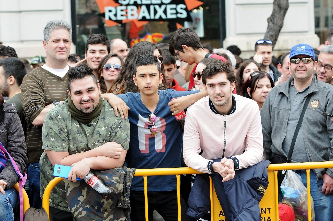 Fotos: Búscate en la mascletà de hoy, sábado 3 de marzo, disparada por Vulcano