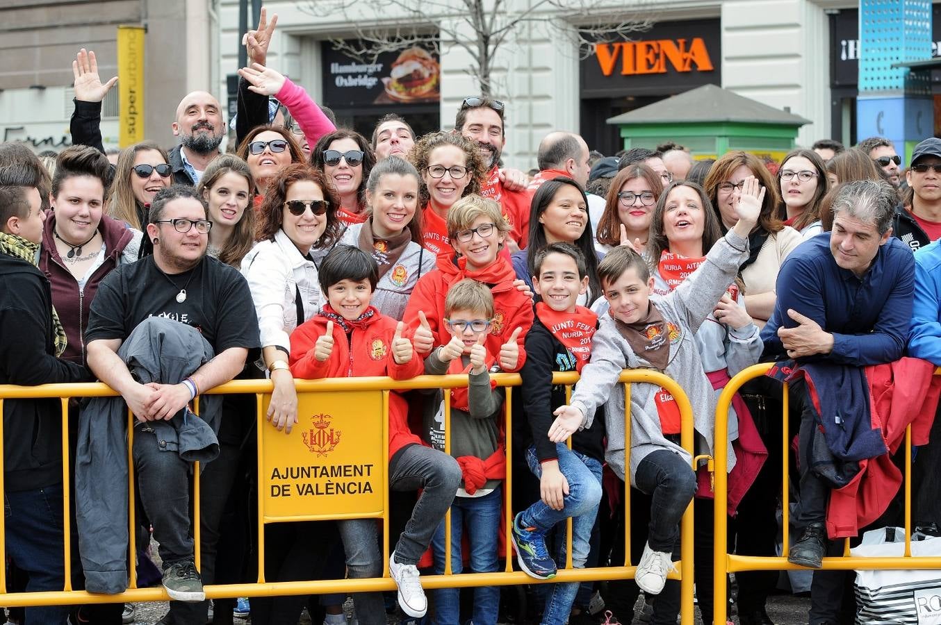Fotos: Búscate en la mascletà de hoy, sábado 3 de marzo, disparada por Vulcano