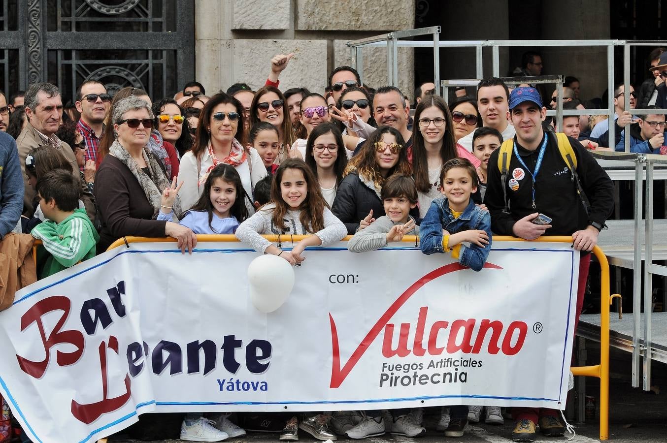 Fotos: Búscate en la mascletà de hoy, sábado 3 de marzo, disparada por Vulcano