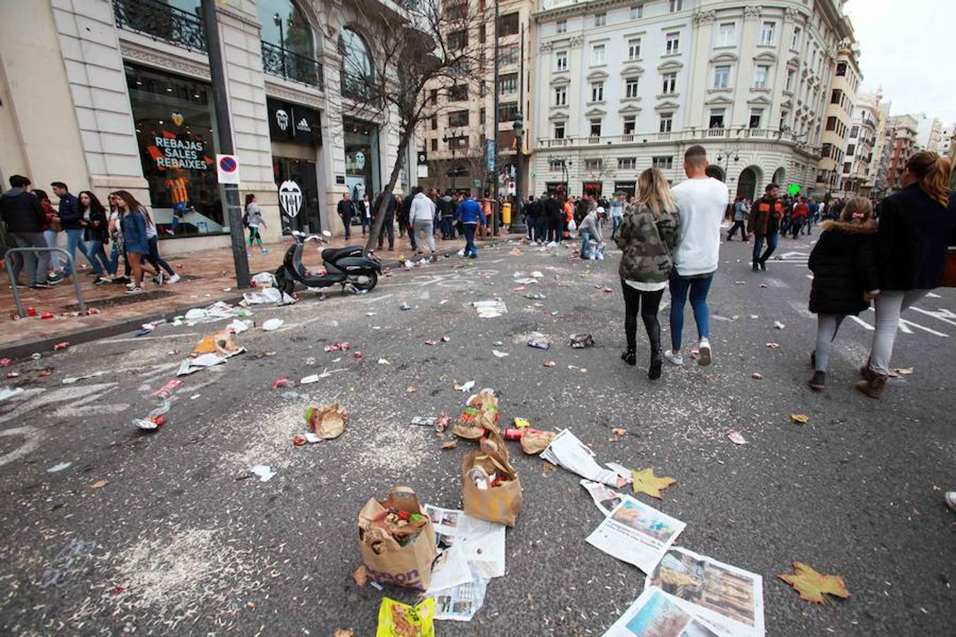 La pirotecnia madrileña Vulcano ha sido la encargada de disparar la mascletà de hoy, sábado 3 de marzo, en la plaza del Ayuntamiento de Valencia.