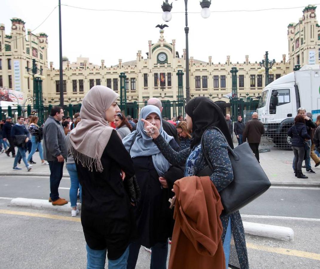 La pirotecnia madrileña Vulcano ha sido la encargada de disparar la mascletà de hoy, sábado 3 de marzo, en la plaza del Ayuntamiento de Valencia.