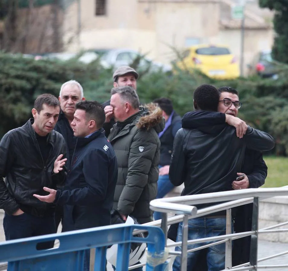 Familia, amigos y multitud de empresarios valencianos han querido despedir a Enrique Velarte, director general de la fábrica de rosquilletas Velarte, que falleció este viernes en un accidente de tráfico. La capilla ardiente se ha instalado en el Tanatorio Municipal de Valencia, mientras que la misa funeral será hoy domingo a las 12 horas en la Parroquia San Martín de Porres de L’Oliveral.