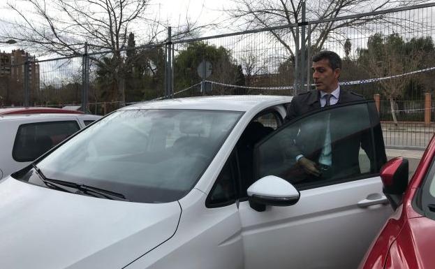 Muñiz, antes de abandonar el Ciutat de Valencia tras el partido contra el Espanyol. 