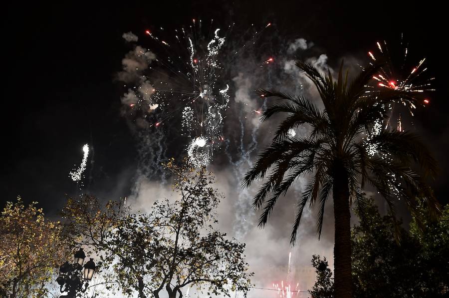 Fotos: Fotos de la mascletà de colores de pirotecnia Vulcano (3-03-2018)