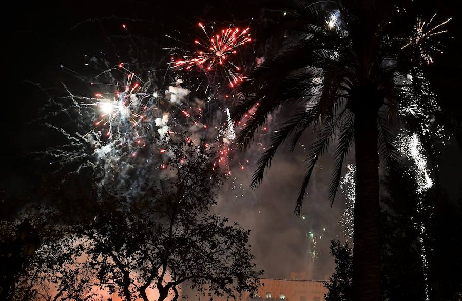 Fotos: Fotos de la mascletà de colores de pirotecnia Vulcano (3-03-2018)