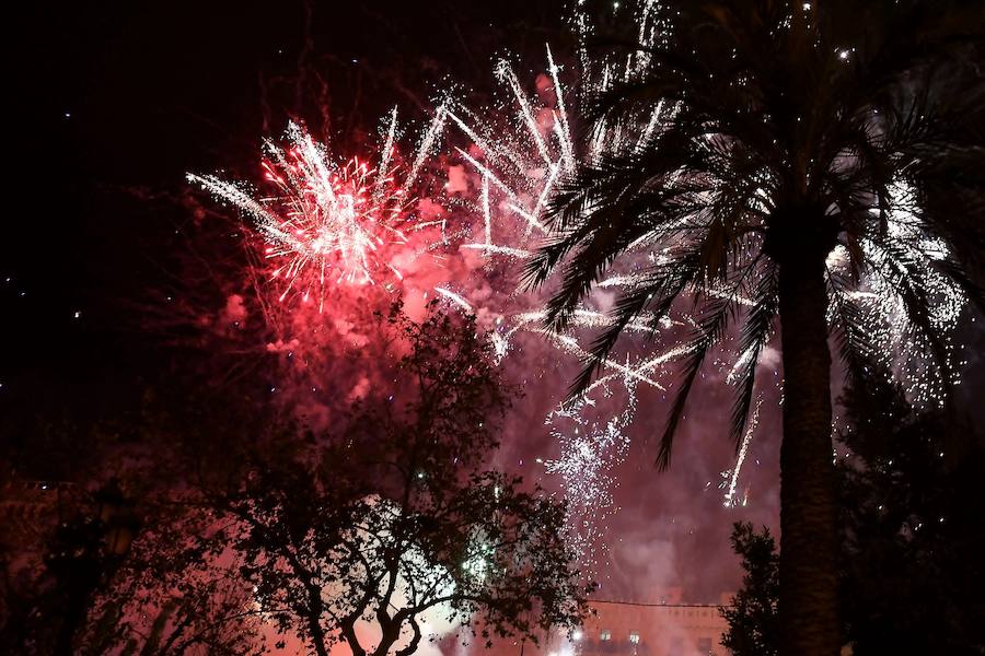 Fotos: Fotos de la mascletà de colores de pirotecnia Vulcano (3-03-2018)