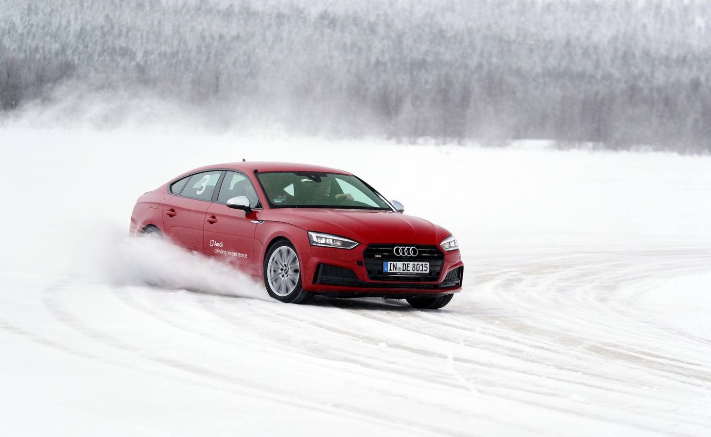 Uno de los mejores cursos de conducción que se pueden realizar en invierno es el 'Audi ice experience'. Una experiencia recomendable que nos ayuda a afrontar con seguridad las peores condiciones de adherencia en carretera.