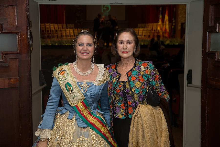 Convento Jerusalén-Matemático Marzal ha celebrado su 125 aniversario con una gala a través de la cual se ha hecho un repaso de la historia de la comisión. Al acto han acudido artistas falleros, falleras mayores e infantiles, así como miembros de la veterana comisión fallera.