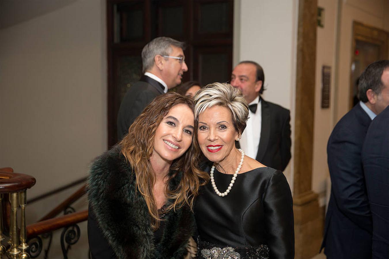 Convento Jerusalén-Matemático Marzal ha celebrado su 125 aniversario con una gala a través de la cual se ha hecho un repaso de la historia de la comisión. Al acto han acudido artistas falleros, falleras mayores e infantiles, así como miembros de la veterana comisión fallera.