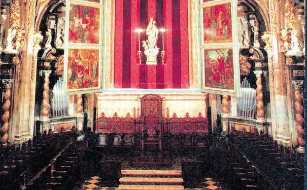 Interior de la Catedral de Valencia, donde se encuentra un bloque con el nombre de Viria Acte.