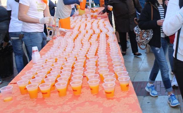 La novena horchatada y naranjada fallera repartirá más de 8.000 vasos los días 7 y 8 de marzo