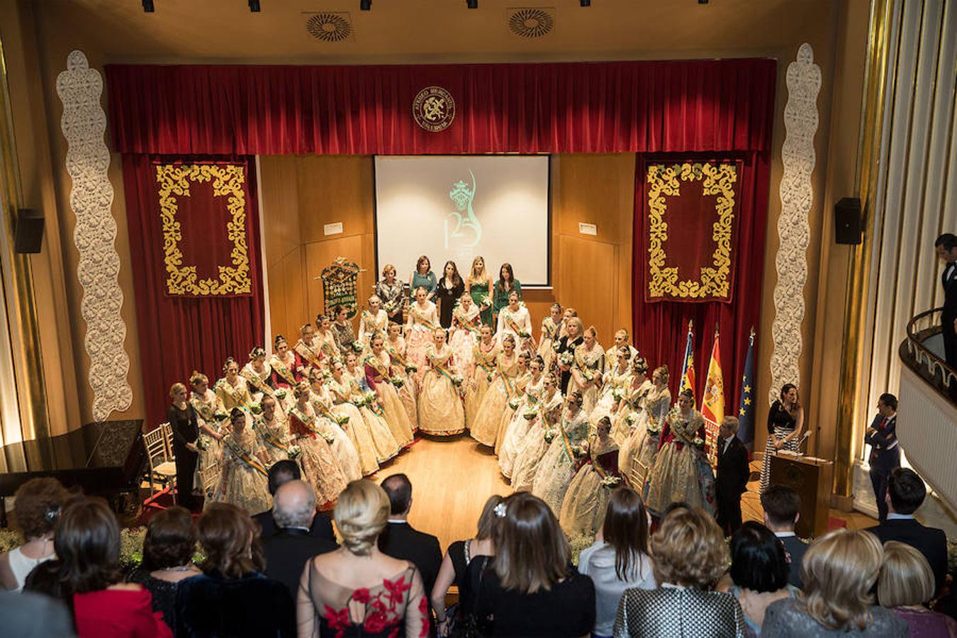 Convento Jerusalén-Matemático Marzal ha celebrado su 125 aniversario con una gala a través de la cual se ha hecho un repaso de la historia de la comisión. Al acto han acudido artistas falleros, falleras mayores e infantiles, así como miembros de la veterana comisión fallera.