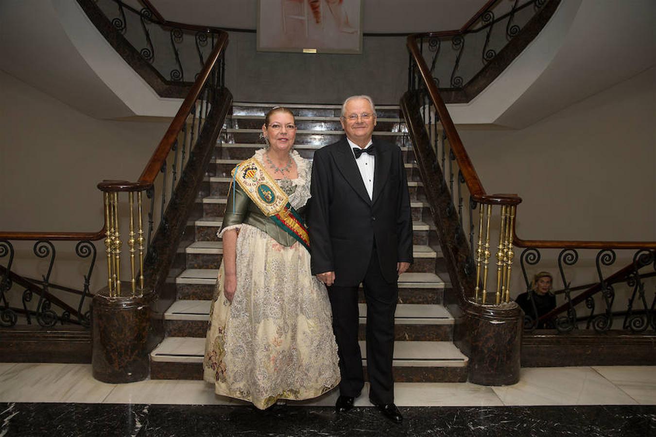 Convento Jerusalén-Matemático Marzal ha celebrado su 125 aniversario con una gala a través de la cual se ha hecho un repaso de la historia de la comisión. Al acto han acudido artistas falleros, falleras mayores e infantiles, así como miembros de la veterana comisión fallera.