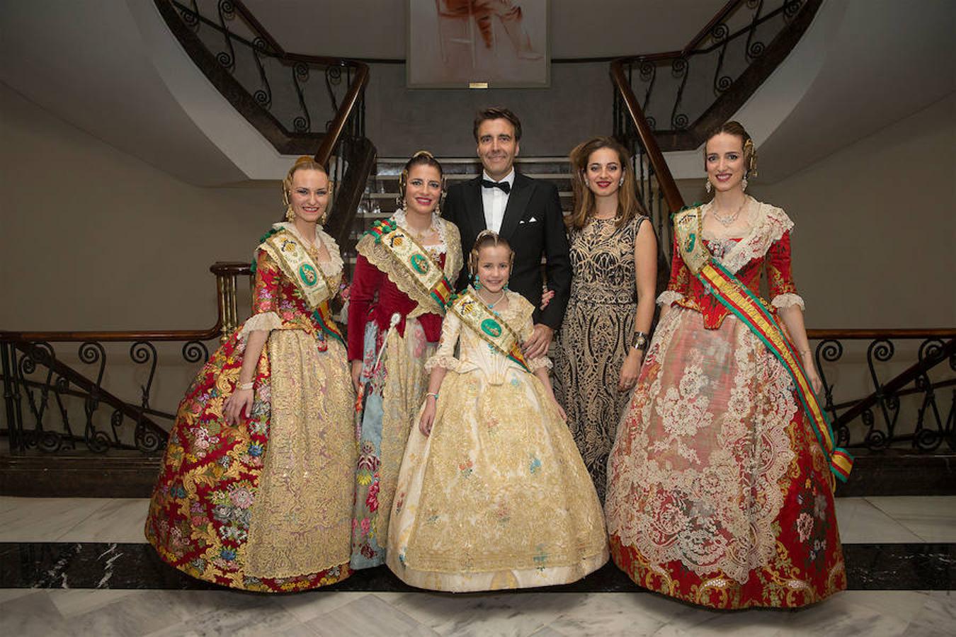 Convento Jerusalén-Matemático Marzal ha celebrado su 125 aniversario con una gala a través de la cual se ha hecho un repaso de la historia de la comisión. Al acto han acudido artistas falleros, falleras mayores e infantiles, así como miembros de la veterana comisión fallera.