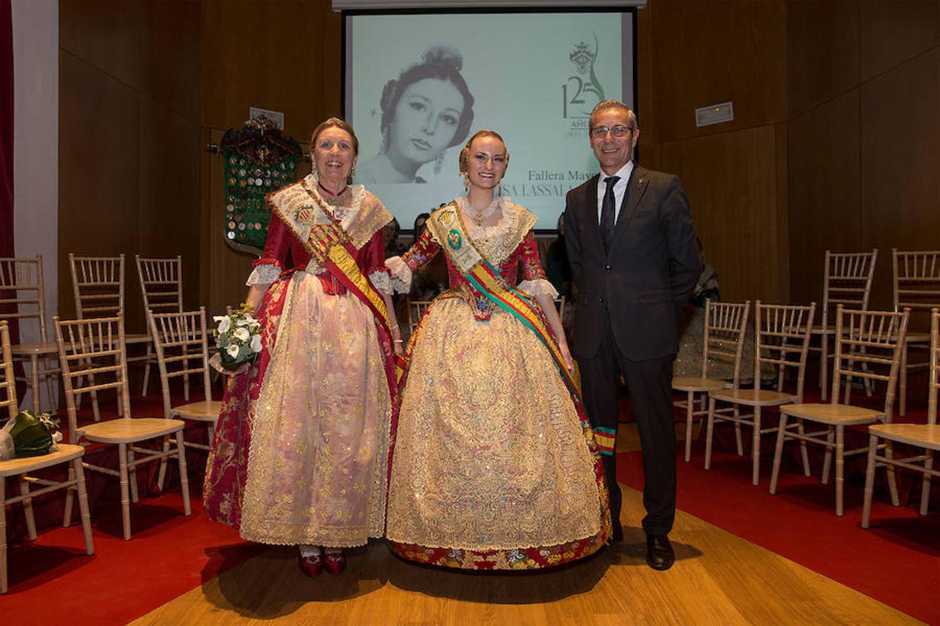 Convento Jerusalén-Matemático Marzal ha celebrado su 125 aniversario con una gala a través de la cual se ha hecho un repaso de la historia de la comisión. Al acto han acudido artistas falleros, falleras mayores e infantiles, así como miembros de la veterana comisión fallera.