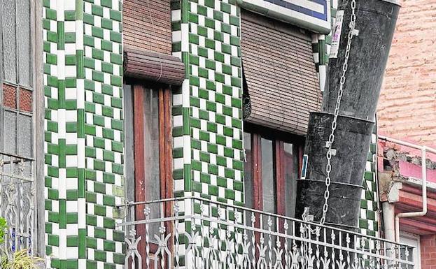 Obras de rehabilitación en un edificio del Cabanyal.