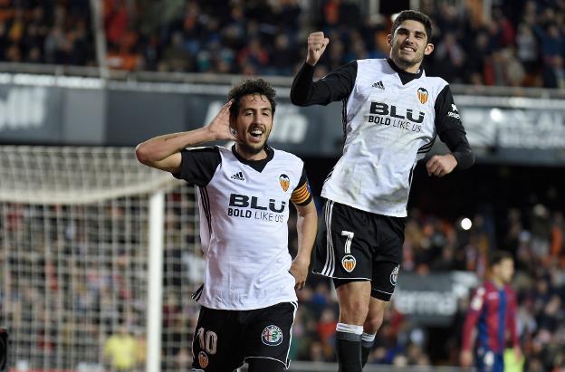 Parejo celebra uno de sus goles. 