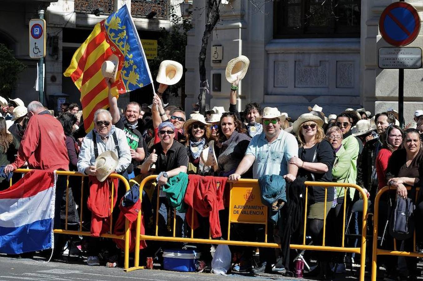 Fotos: Búscate en las mascletà del 7 de marzo
