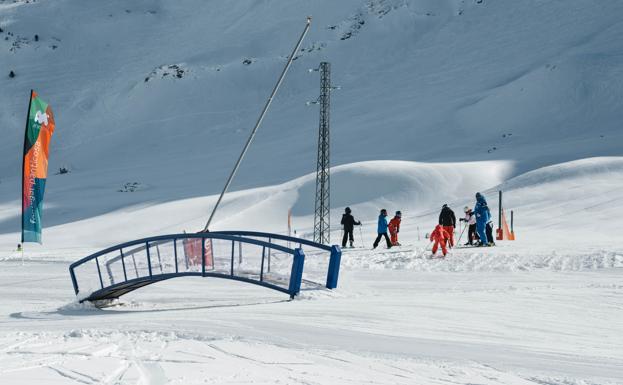 Saltos, dubies y retos son algunos de los mejores secretos guardados en la Funny Track de Formigal-Panticosa