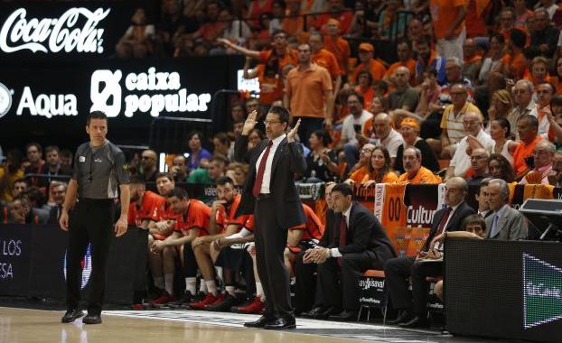 Pedro Martínez, en su último encuentro como entrenador de Valencia Basket.