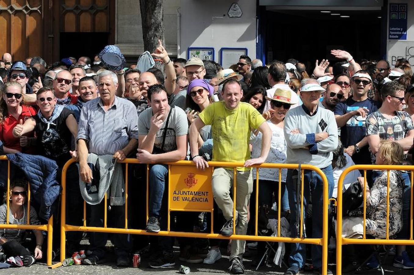 Fotos: Búscate en las mascletà de este sábado 10 de marzo