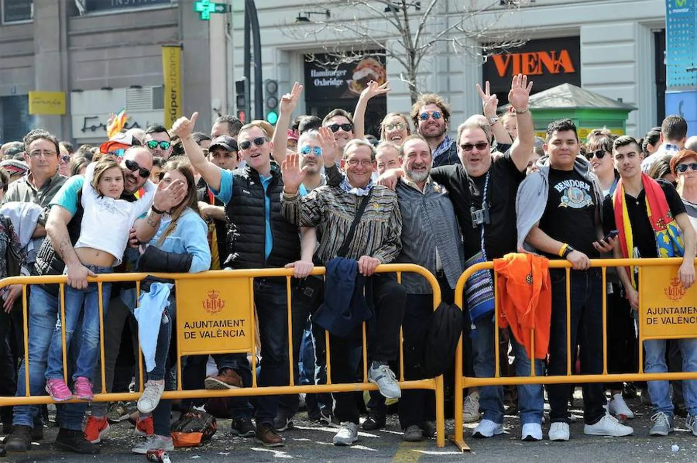 Fotos: Búscate en las mascletà de este sábado 10 de marzo