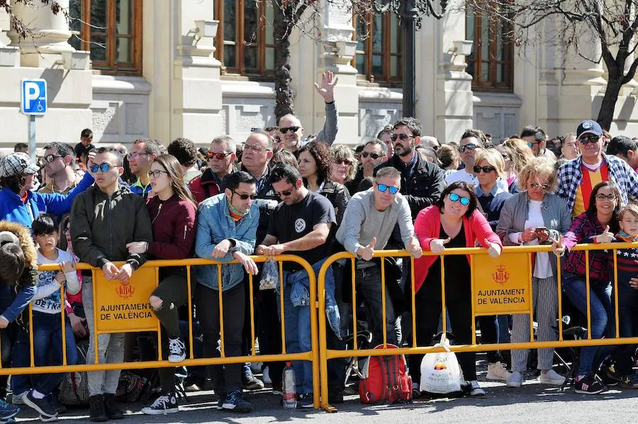 Fotos: Búscate en la mascletà del 11 de marzo