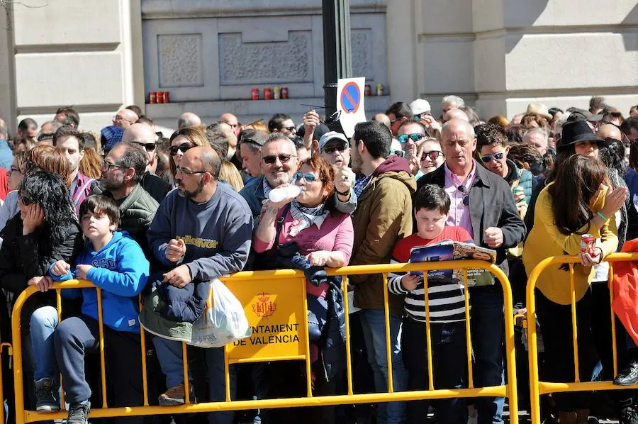 Fotos: Búscate en la mascletà del 11 de marzo