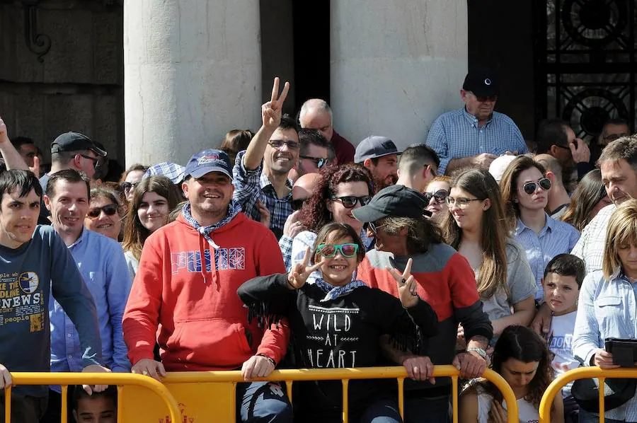 Fotos: Búscate en la mascletà del 11 de marzo