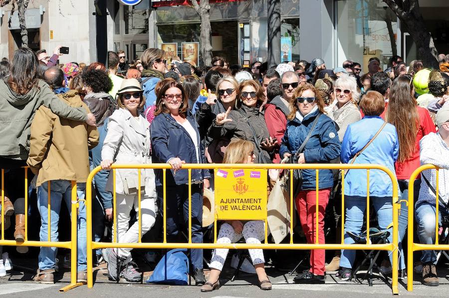 La mascletà de hoy de Pirotecnia Hermanos Ferrández se ha convertido en un homenaje a la pólvora, a la pirotecnia y a todos los operarios que trabajan en las diferentes empresas.