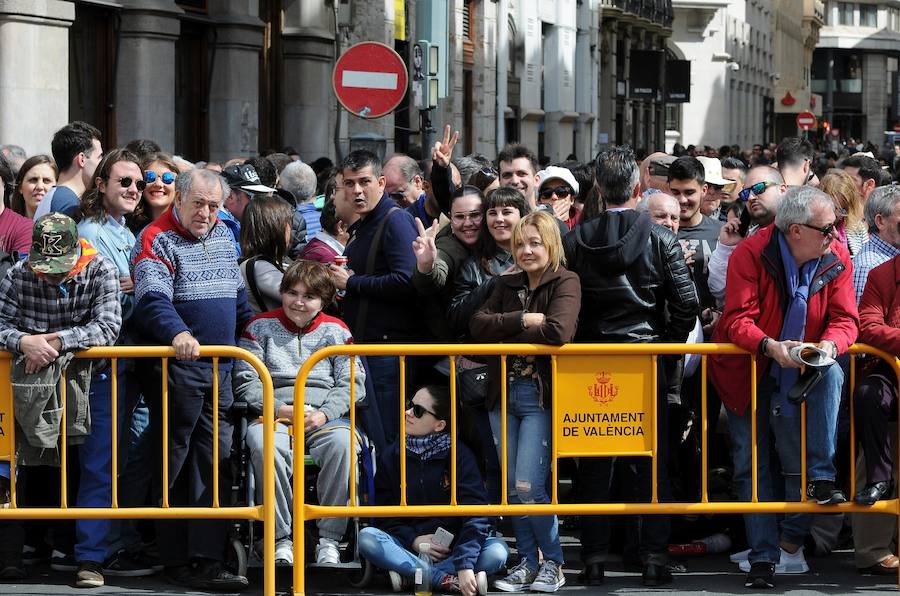 Fotos: Búscate en las mascletà del 13 de marzo a cargo de Pirotecnia Crespo de Alzira